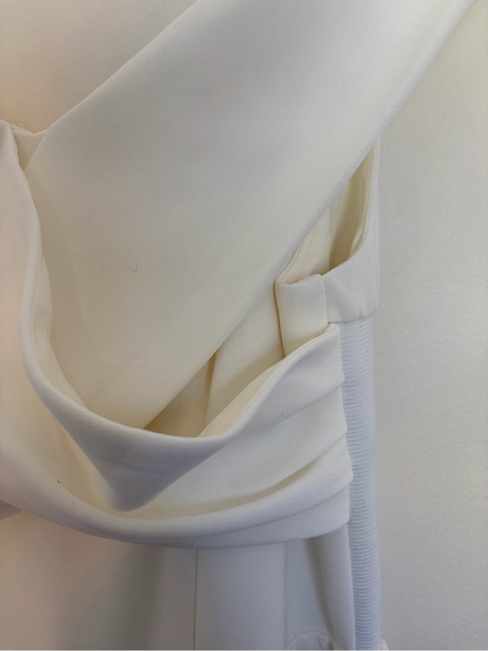 Gorgeous & Elegant H&M Off-Shoulder Jumpsuit in Crisp White - Picture 6 of 14